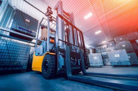 Reducing The Risks of Injuries by Forklifts in Warehouses