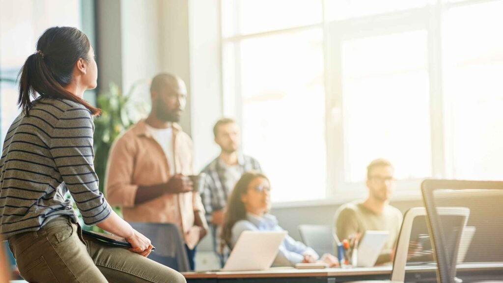 Attracts People to Work