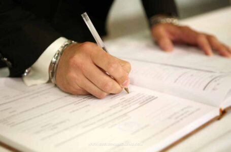 The Corporate Compliance Dilemma: Choosing Between Registered Agents and Incorporation Services